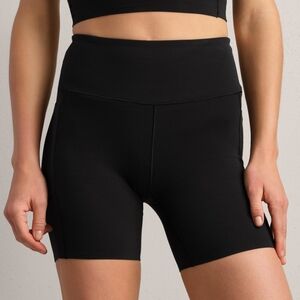 Rhone Revive 6" Women's Black High-Waisted Shorts Size Small